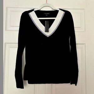 Banana Republic Sz Sm Black Sweater with White and Gray Collar New with tags